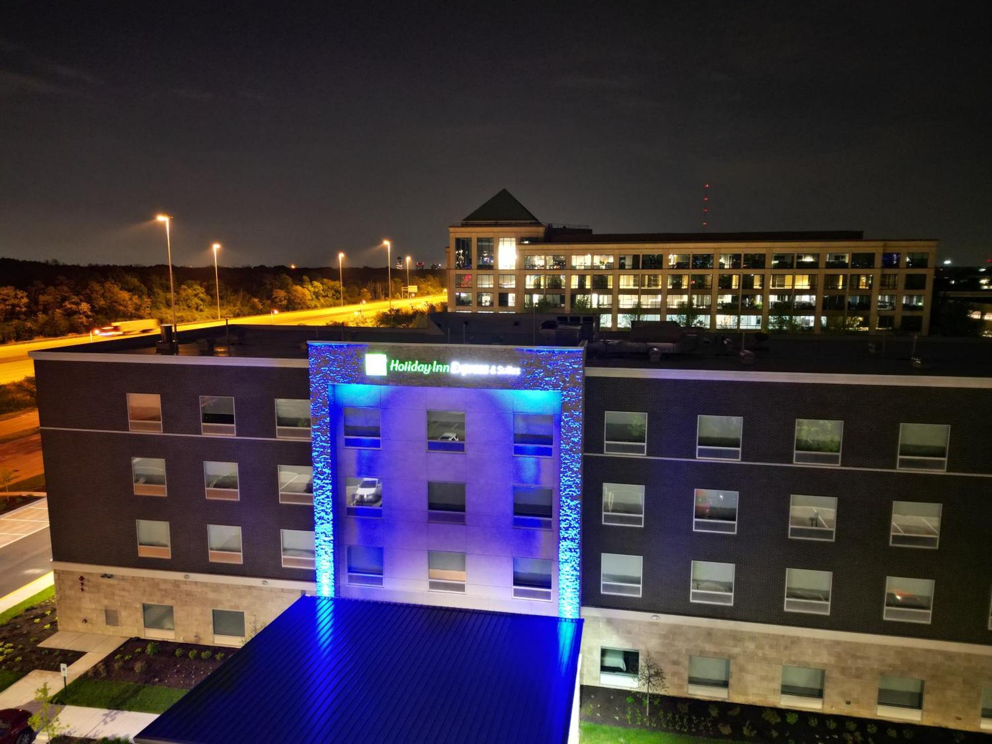Holiday Inn Express & Suites Chicago Schaumburg By Ihg Exterior foto